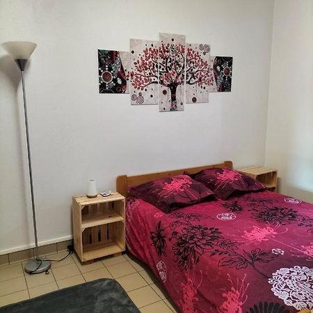 Studio Confortable Proche Des Sites Touristiques Issendolus Buitenkant foto
