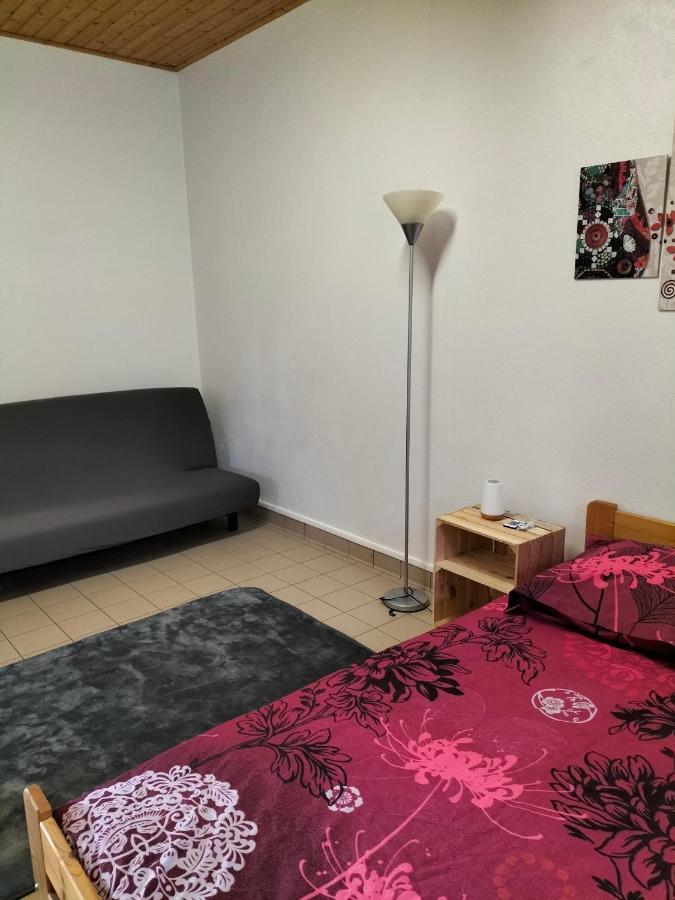 Studio Confortable Proche Des Sites Touristiques Issendolus Buitenkant foto